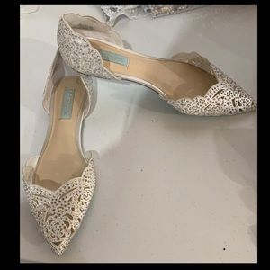Used Blue by Betsey Johnson Lucy flats - Ivory